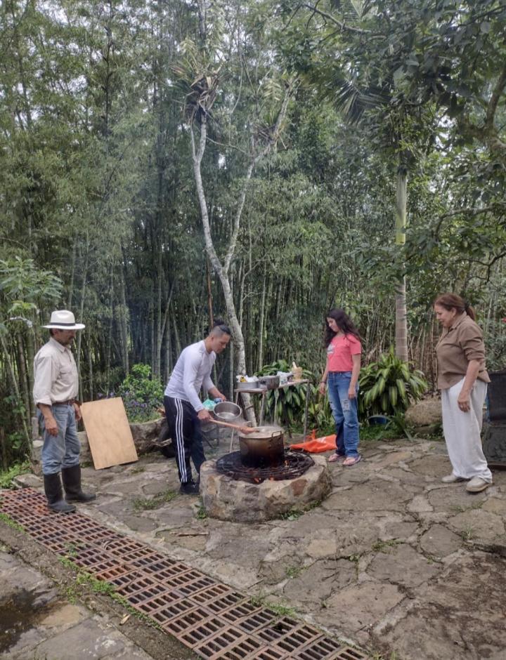 Finca Exclusividad Familiar O Grupo De Amigos Capacidad Hasta 12 Personas Calles En Placa Huella, Caminata Ecologica Alban  Bagian luar foto